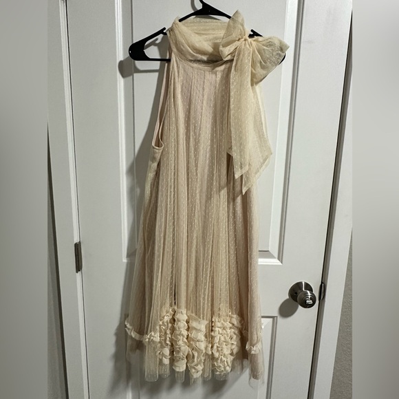 Ryu Dresses & Skirts - Gorgeous and fun cream colored sleeveless dress in excellent condition!